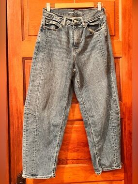 Old Navy High Rise Barrel Leg Ankle Jeans - Size 10
